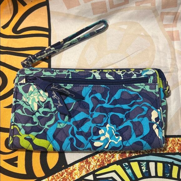 Vera Bradley Quilted Katalina Blues Wristlet Wallet - Picture 1 of 11